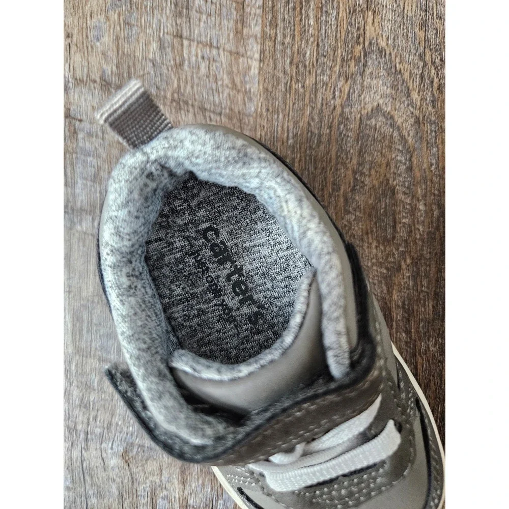 Carters toddler boy shoes size 3 EUC